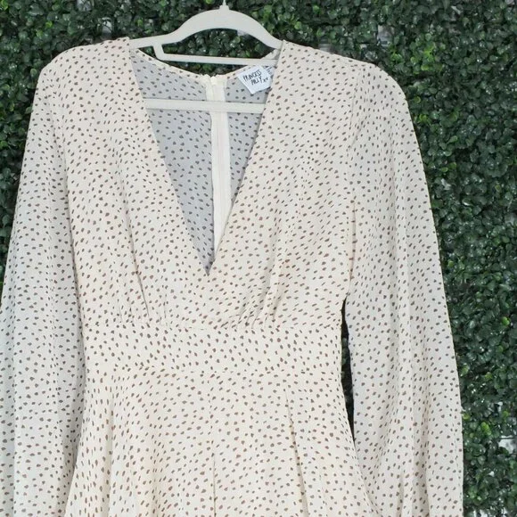 PRINCESS POLLY Women Beige STRING OF LOVE ROMPER Tie Zip Sheer V-Neck Size 10 - Picture 3 of 12